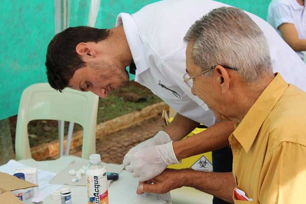 Santa-Casa-de-Itapira-feira-de-saude-2